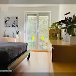 Schoenes Und Ruhiges Privatzimmer Mit Franzoesischem Balkon