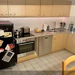 Schoenes Und Ruhiges Privatzimmer Mit Franzoesischem Balkon